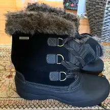 Like New: black khombu winter boots