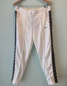 Nike NWT Women’s  Cream Standard Fit Athletic Pants Swoosh Medium M Joggers