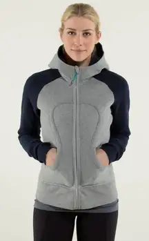Lululemon Scuba Hoodie Stretch
With Lined Hood in Medium Grey Size 6