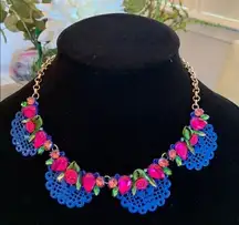 BETSEY JOHNSON BLUE SCALLOP / FLOWER NECKLACE