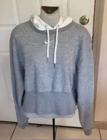 Large Nike Gray/Cream Sportswear Icon Clash Easy Fleece Cropped Hoodie