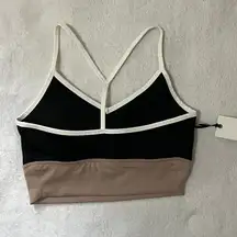 Gaiam (M) Strappy Wireless Sports Bra Med-Impact Racerback Workout Yoga Bralette