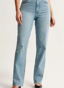Abercrombie & Fitch Curve Love Ultra High Rise 90s Slim Straight Jean 25L