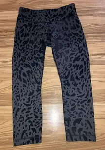 Lululemon Cheetah Leggings Crop Gray Camo Gym Workout Size 6‎