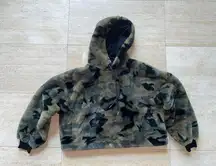 Forever 21 green faux fur camo‎ crop hooded sweater small