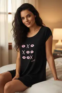 Betsey Johnson XOXO Nightgown Night‎ Shirt Black Pink Lipstick Size S Stretchy