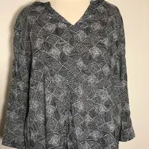 Old Navy  long sleeve blouse Top shirt abstract Medium flowy dressy casual black