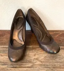 Hardly worn  bronze heels. Sz 8