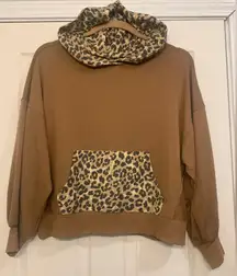 Zenana Brown Large Hoodie with Cheetah Print Pouch & Hood.            2622