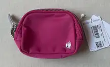 Lululemon Everywhere Belt Bag Nano - Raspberry coulis