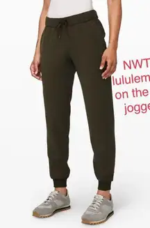 Lululemon NWT  On The Fly Jogger Woven Size 2 Dark Olive $118