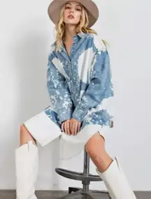 Easel Womens Size Small Long Sleeve Denim Cloud Dyed Denim Oversized Blouse