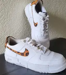 NIKE WOMENS AIR FORCE 1 PIXEL SE