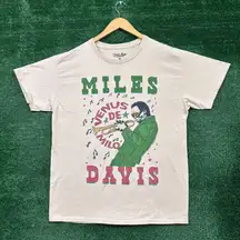 Miles Davis Venus de Milo Jazz Trumpet Icon T-Shirt Size Medium