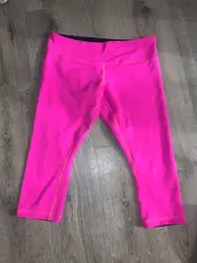 Reversible Wunder Under Crop Leggings Pink/Black Size 10