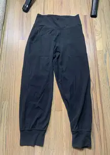 Black align jogger crop 4