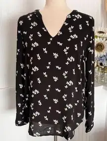 NWT  Sz XS Black Shirt Top W Butterfly Print Lightweight All Season Everywhere