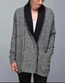 LULULEMON Post Practice Cardigan Sweater in Ghost/Black size 4‎