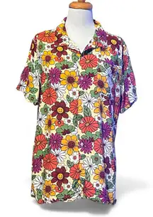 Massive Daisy retro button up shirt size M.
 60’s, hippy, colorful, happy,floral