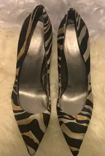 Nine West‎ Black and Gold Heels with Pointed Toe