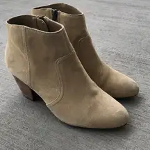tan suede women’s size: 7.5 us