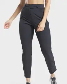 Athleisure Gymshark Hiking Cargo Black Venture Jogger Pants Size Small EUC #1072