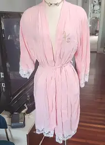 Elegant Pink Lace Trim Robe Size M/L By Event Blossom K INITIAL EUC!
