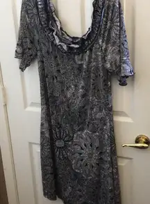 FINAL MARKDOWN Essentials by Milano Ladies dress small