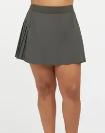 NWOT SPANX • get moving pleated skirt in dark palm sz XS