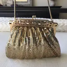 Gold Mesh Chain Kisslock Clutch Purse, Vintage