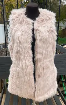 Gap Women’s Blush Pink Faux Fur Vest Size XS Feminine Girly Pockets Barbie