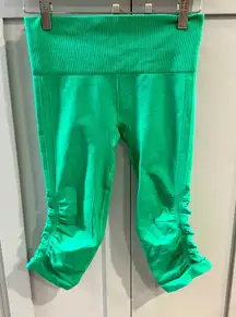Lululemon Flow & Go‎ Green Cropped Seamless Leggings size 4