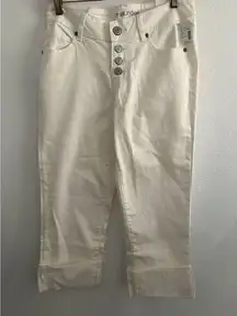 Maurices Women’s Mid Rise White Capris With Large Cuffed Leg Size 4 NWT