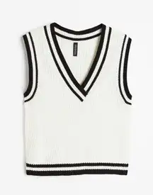 H&M NWT  Cropped Knit Sweater Vest in White/Black Size M