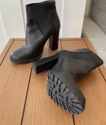 Basic Women's Black Leather Lug Sole Ankle Boots Size 36