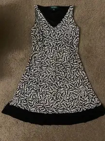Size 4 Sleeveless Leaf Patterned Black & White A-Line Midi Dress