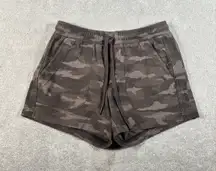 Athleta Farallon Shorts Women's Size 0 Black Olive Camo Elastic Waist Pockets