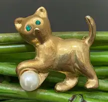 Vintage Unsigned Gold-tone Cat Faux Pearl Green Eyes Cat Brooch 13.0g