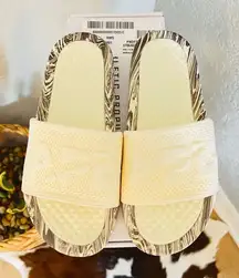 APL Women's Big Logo TechLoom Slide Sandals, Vegan, Silver Marble,‎ Size 7 NWT