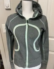 Lululemon Scuba Black and Mint Sweater size 6