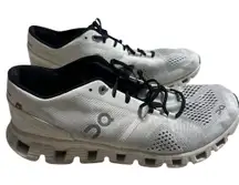 On Running Shoes On Cloud Sneakers Lace Up Women's Size 9.5 White Black
