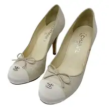 Chanel  Cream Linen & White Grosgrain Cap Round Toe Bow Pumps size 38 / US 6.5-7