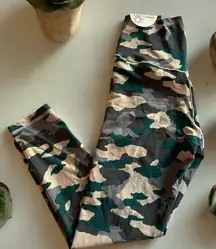 Aerie  Offline Real Me 7/8 Camo Leggings NWT Large