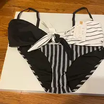 Roxy bikini top size medium,  raisins Bikini Bottom size s/p Blk/w