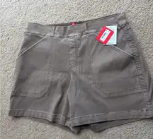 Spanx 4” Stretch Twill Shorts Women’s Size Large Taupe Brown NWT Flattering Fit