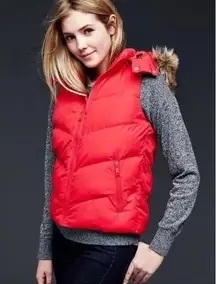 Retro Gap Red Puffer Vest Hood