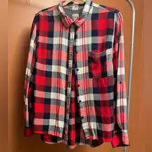 Women’s large‎ plaid button up shirt. EUC