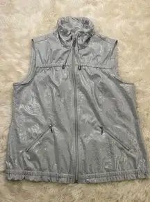 Chico’s Zenergy Womens Sz‎ 1 (M) Neema Silver Metallic Active Zip Up Vest