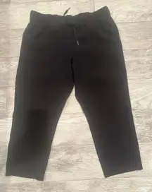 On The Fly Woven Cropped Pants