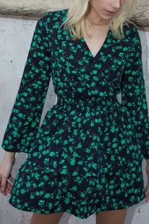 Subdued Emerald Leaf Floral Print Ruffle Tiered Flare Sleeve Dress - S | Small